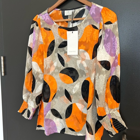 Kaffe NWT size 10 Abstract Print Blouse and Skirt Set- sheer effect, puff sleeve - Picture 3 of 16